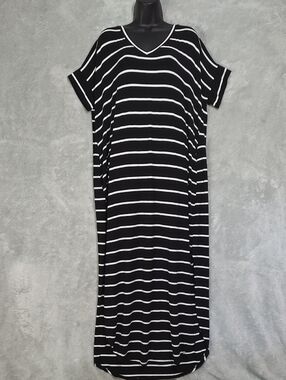 Zenana Outfitters Black and White Striped V-Neck Maxi